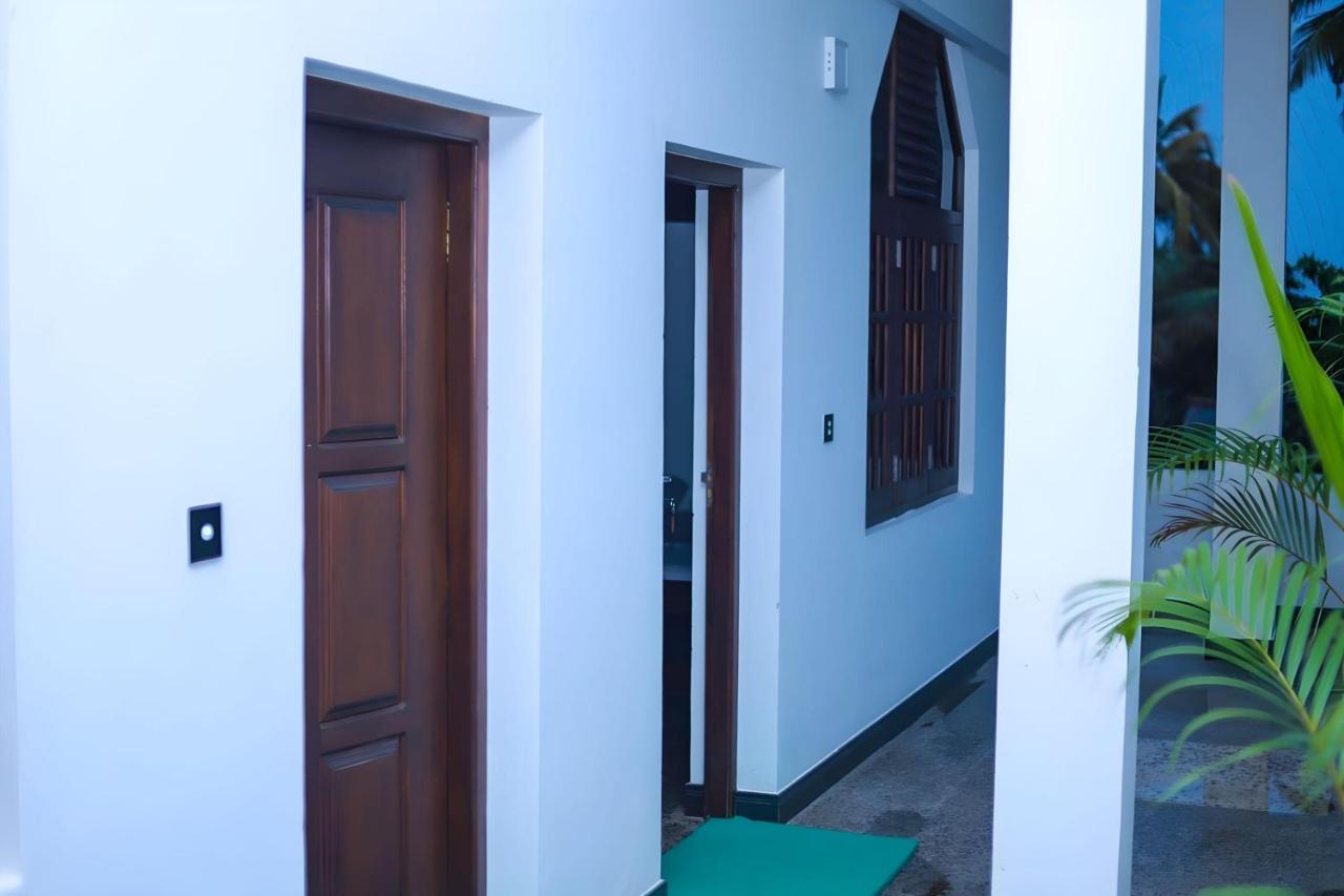 Royal Hub Kudapaduwa Exterior foto