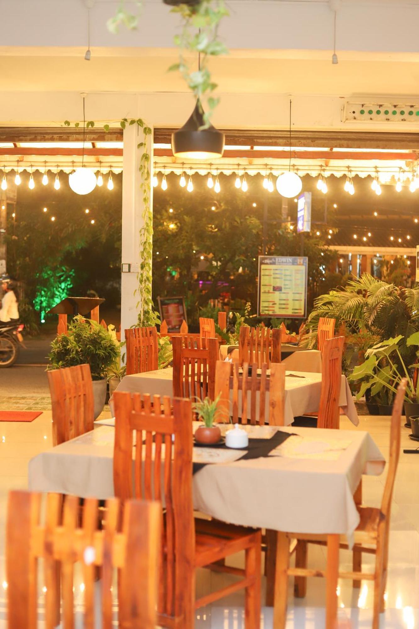 Royal Hub Kudapaduwa Exterior foto