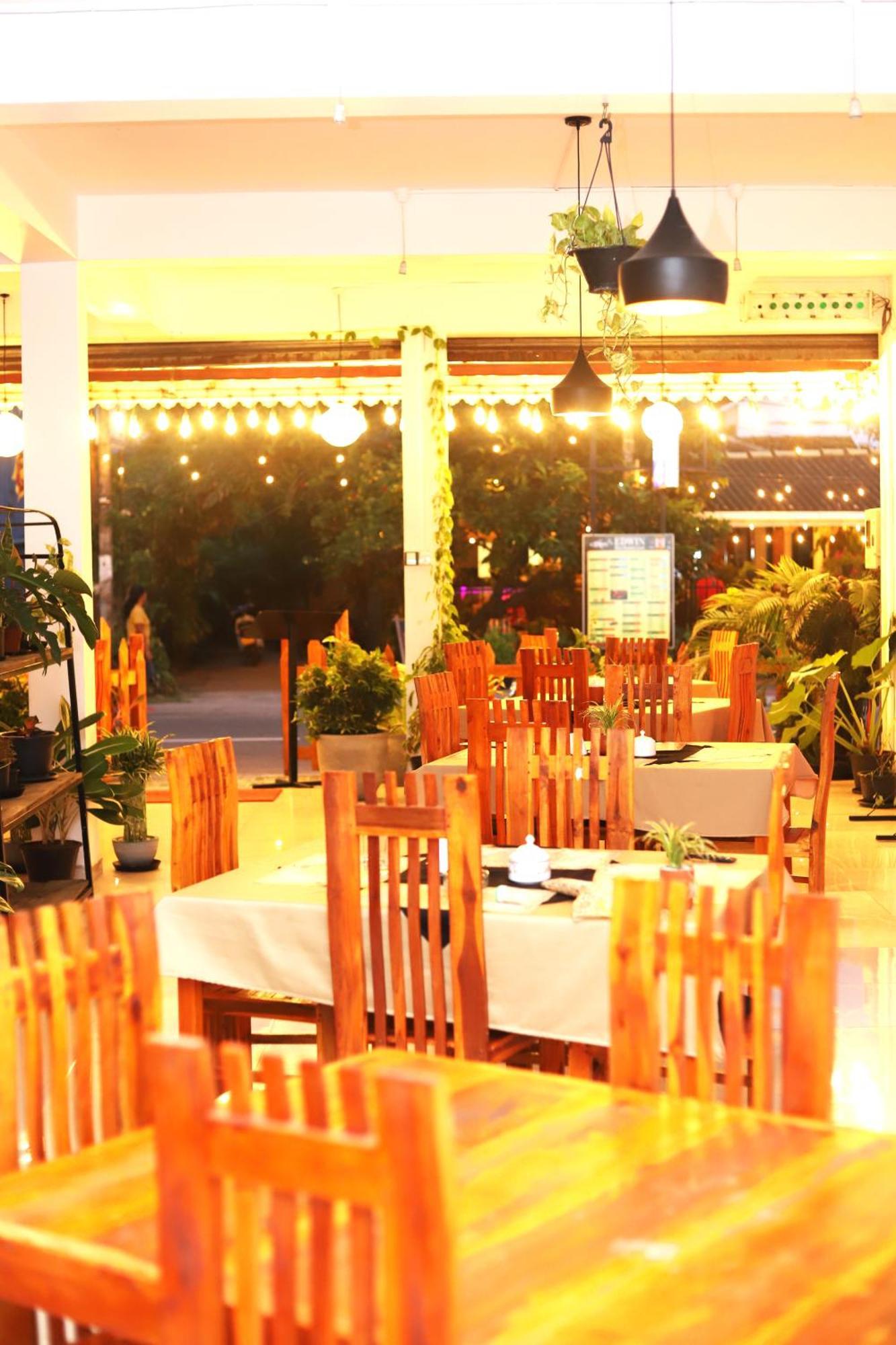 Royal Hub Kudapaduwa Exterior foto